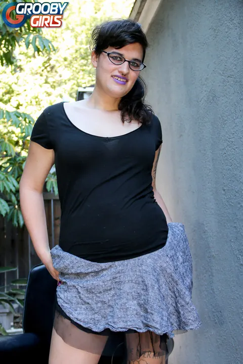 Thick Trans Woman Arches Back and Flaunts Her Figure Nude – photo 1 of 16