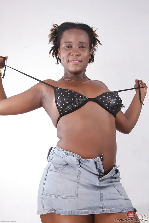 African Babe with Big Tits Strips and Reveals Her Pink Pussy – photo 2 of 16