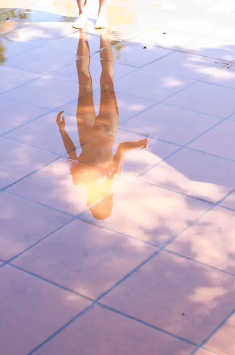 Silvie Deluxe: Tall Tanned and Slim Brunettes Kiss Nude by the Pool – photo 20 of 21