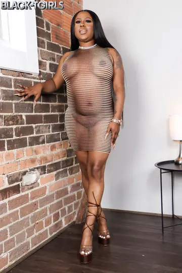 Ebony Trans Woman Poses Nude and Shows Her Figure