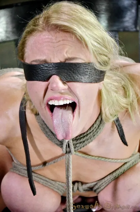 Dee Williams: Curvy Blonde MILF with Big Tits Spreads Wide in Bondage – photo 5 of 16