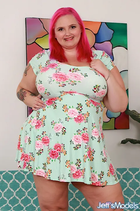 Sara Star: Curvy Redhead MILF Strips Out of Her Skirt and Spreads – photo 1 of 16