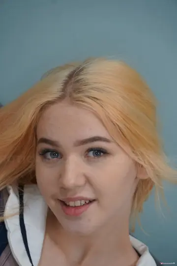 Dina Soul – Blonde with Big Ass Uses a Dildo and Spreads Her Legs