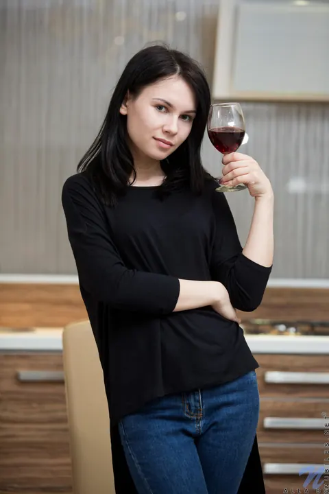 Alla B: Thick Black-Haired Woman Fingers Her Pussy in the Kitchen – photo 1 of 21