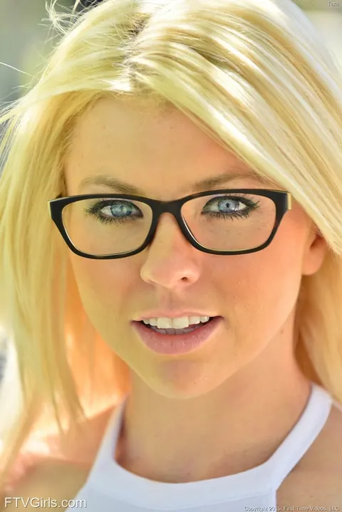 Tara Morgan: Blonde in Glasses Strips Outdoors and Uses a Dildo – photo 6 of 20