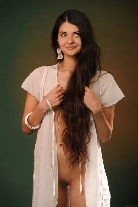 Woman Undresses and Poses Front and Back for the Camera – photo 6 of 21