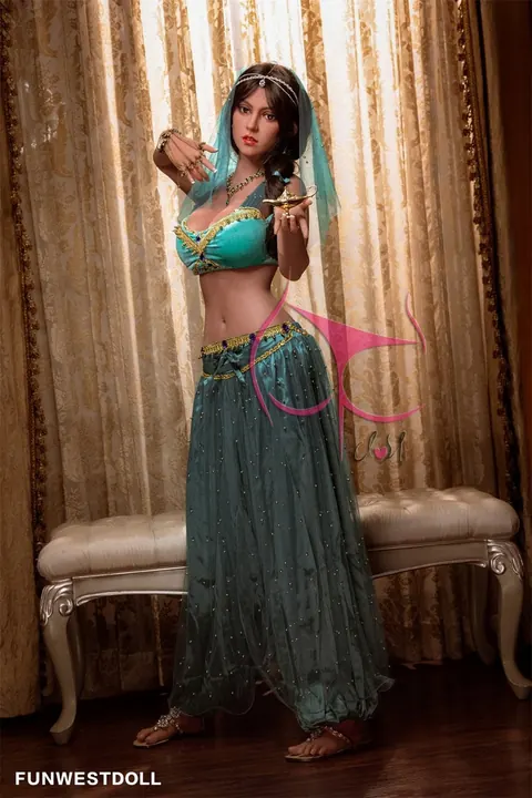 Woman Strips Nude, Poses and Displays Her Ass – photo 2 of 21