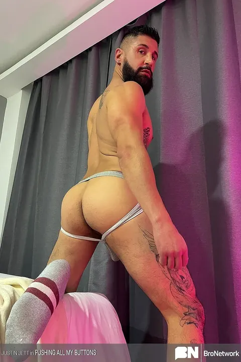 Hairy Guys Kiss, Suck and Fuck Doggy Style Bareback – photo 9 of 20