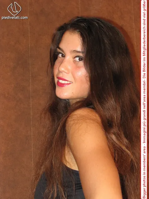 Sweet Carla: Brunette in a Skirt, Heels and Hose Shows Off Her Thick Figure – photo 13 of 16