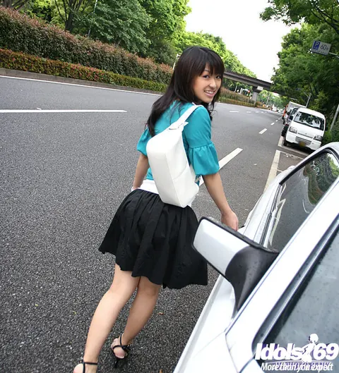 Thick Japanese Woman Spreads Her Hairy Pussy Outdoors – photo 4 of 16