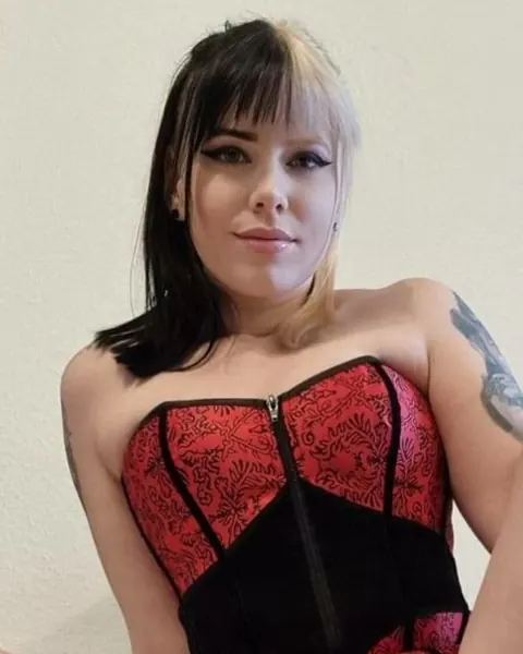 Amateur with Tattoos Poses in Lingerie – photo 11 of 12