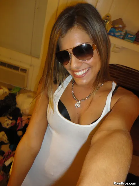 Bella Beyle: Tall Blonde Latina in Glasses Poses Nude for Selfies – photo 12 of 17