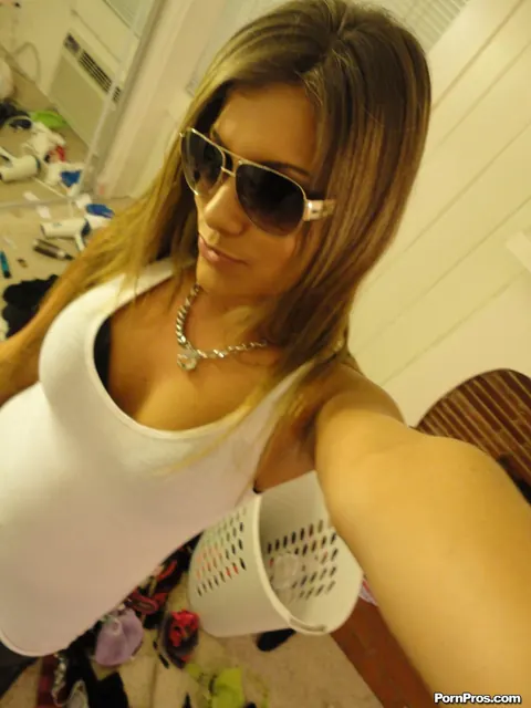 Bella Beyle: Tall Blonde Latina in Glasses Poses Nude for Selfies – photo 10 of 17