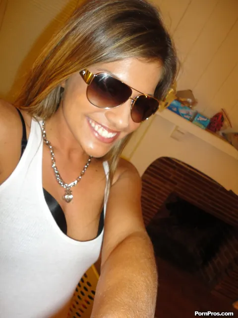 Bella Beyle: Tall Blonde Latina in Glasses Poses Nude for Selfies – photo 13 of 17