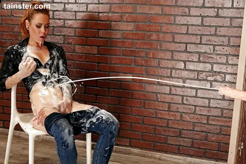 Foxy Sanie: Redhead in Jeans and Heels Takes Group Facial – photo 7 of 16