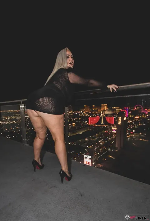 Dee Siren & Kendra Kox: Thick Blonde MILF Has Group Sex in Her Panties – photo 12 of 20
