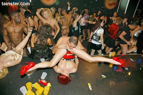 Alexa Bold: Mature Blonde and Brunette MILFs Share Group Anal at a Nightclub – photo 5 of 16