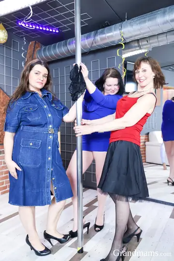 Lotty Blue – Three Mature Women Lift Skirts and Share a Cock in Group Blowjob