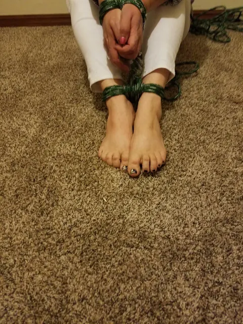 PAWG Tied Up in Jeans Spreads Her Legs and Shows Her Feet – photo 1 of 13