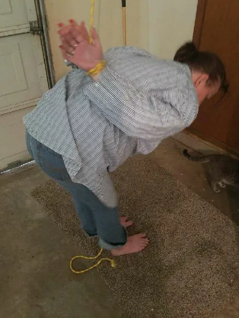 PAWG Tied Up in Jeans Spreads Her Legs and Shows Her Feet – photo 6 of 13