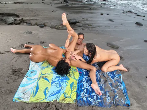 Thick Women in Bikinis Lick, Finger, and Fist on the Beach – photo 12 of 21