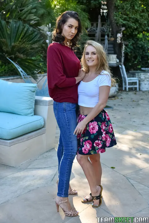 Bella Rolland: Tall Blonde and Brunette Lesbians Lick and Finger Outdoors – photo 3 of 16