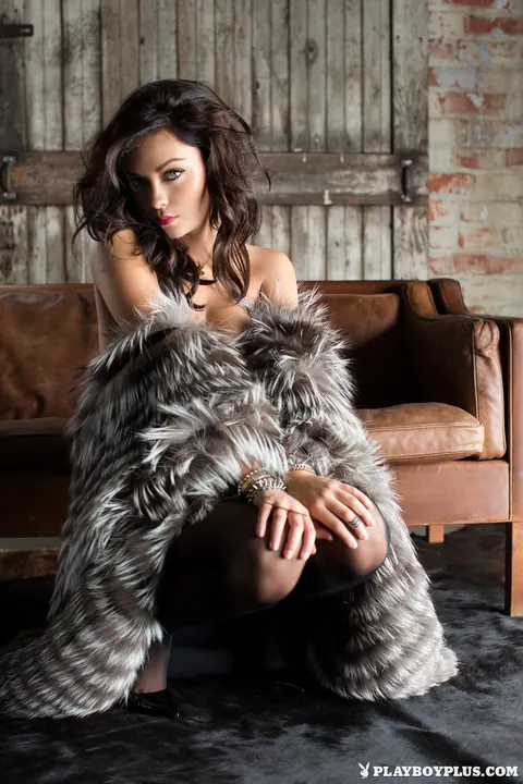 Alexandra Tyler: Tall Brunette Reveals Her Big Natural Tits on the Sofa – photo 5 of 16