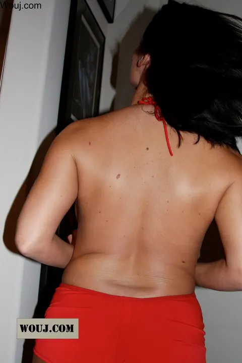 Thick Brunette Kisses Her Man Before Sex – photo 14 of 15