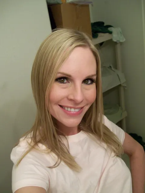 Thick Blonde Amateur Shows Off Her Big Ass in Panties Selfies – photo 5 of 21