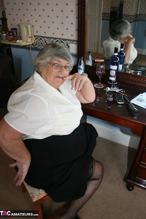 Thick British MILF in Stockings and Glasses Uses a Dildo for a Phone Selfie – photo 3 of 20