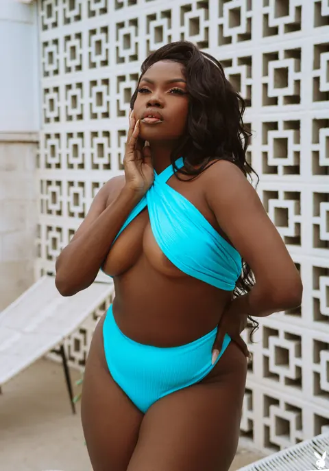 Ebony MILF in a Bikini Poses by the Pool and Flashes Her Pussy – photo 2 of 20