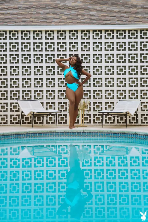 Ebony MILF in a Bikini Poses by the Pool and Flashes Her Pussy – photo 1 of 20