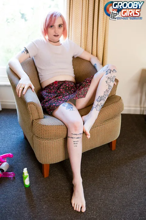 Trans Woman in Lingerie Strips Nude and Shows Her Body – photo 2 of 16