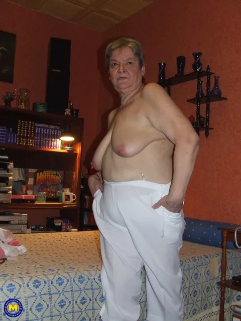 Chubby Blonde MILF Strips and Fingers Her Hairy Pussy in Bed – photo 5 of 20
