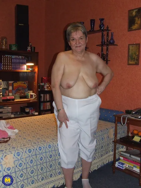 Chubby Blonde MILF Strips and Fingers Her Hairy Pussy in Bed – photo 4 of 20