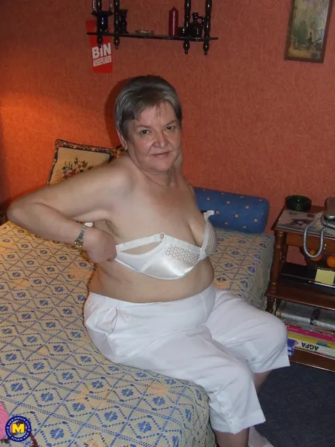 Chubby Blonde MILF Strips and Fingers Her Hairy Pussy in Bed – photo 3 of 20