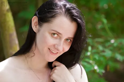 Aeryn Walker: Thick Brunette Strips Outdoors, Fingers Her Hairy Pussy and Spreads – photo 16 of 16