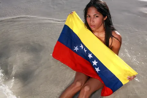Ruth Medina & ZAZA: Busty and Slim Latinas Strip Out of Bikinis by the Pool – photo 16 of 21