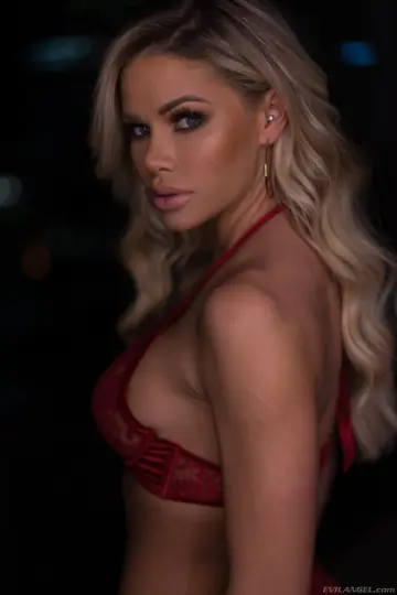 Jessa Rhodes – Blonde MILF in Lingerie Rides Anal and Takes a Facial