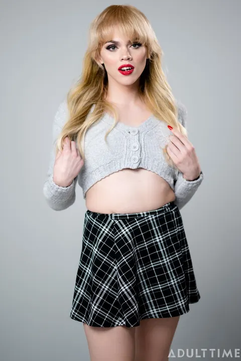 Trans Woman Lifts Her Skirt and Takes Her Partner Deep – photo 9 of 15
