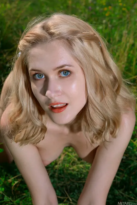 Petite Ukrainian Blonde Spreads Her Pussy in the Forest – photo 16 of 21