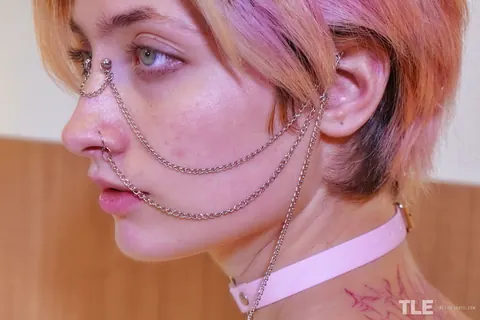 Short-Haired Woman with Tattoos and Piercings Uses a Toy – photo 9 of 16