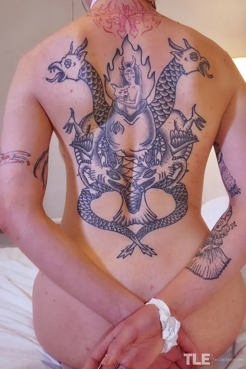 Short-Haired Woman with Tattoos and Piercings Uses a Toy – photo 6 of 16