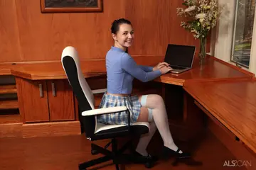 Liz Jordan – Brunette PAWG in Stockings Uses a Dildo at the Office