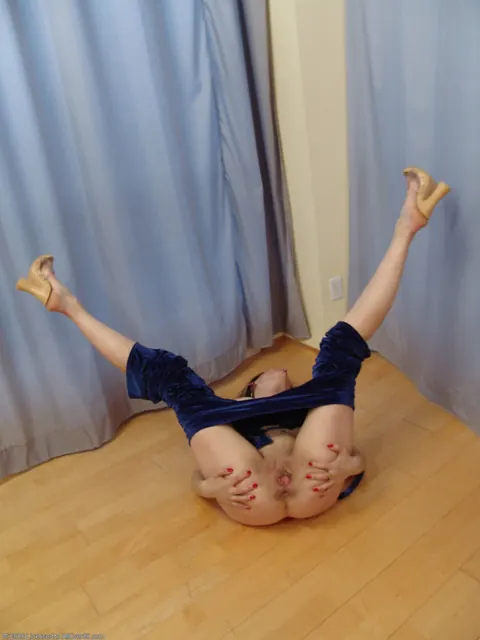 Abigail Fraser: Busty Redhead MILF in Heels Fingers Herself and Spreads Wide – photo 21 of 21
