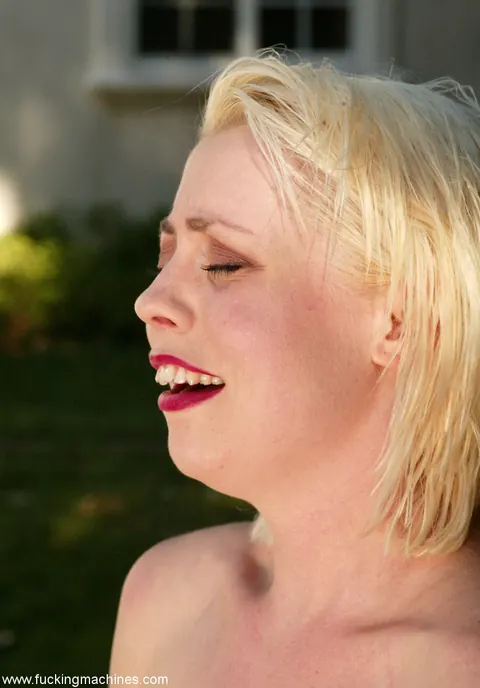 Dylan Ryan & Lorelei Lee: Blonde Uses a Dildo and Spreads Wide by the Pool – photo 10 of 20