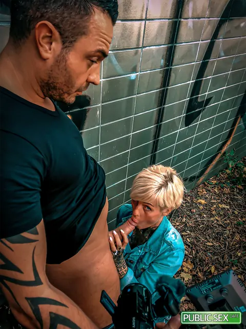 Blonde PAWG Sucks and Rides Her Man in Public – photo 6 of 12