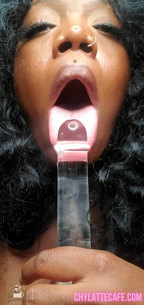 Chy Latte: Curvy Ebony MILF with Big Tits Uses a Dildo – photo 3 of 15