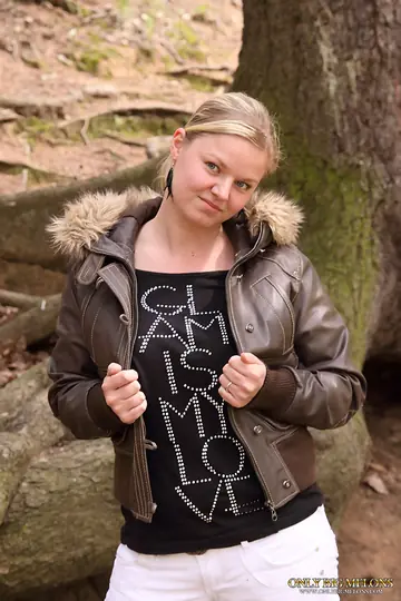 BBW Blonde Unbuttons Her Jeans and Flaunts Her Curves in Woods