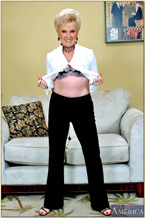 Mrs Jewell: Mature Blonde with Big Tits Strips Off Her Lingerie and Spreads – photo 4 of 16